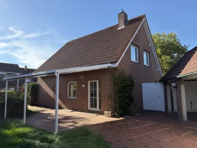 Perfekt für die Familie – Gut geschnittenes Einfamilienhaus mit Teilkeller und Carport in Wadelheim, 48431 Rheine, Einfamilienhaus