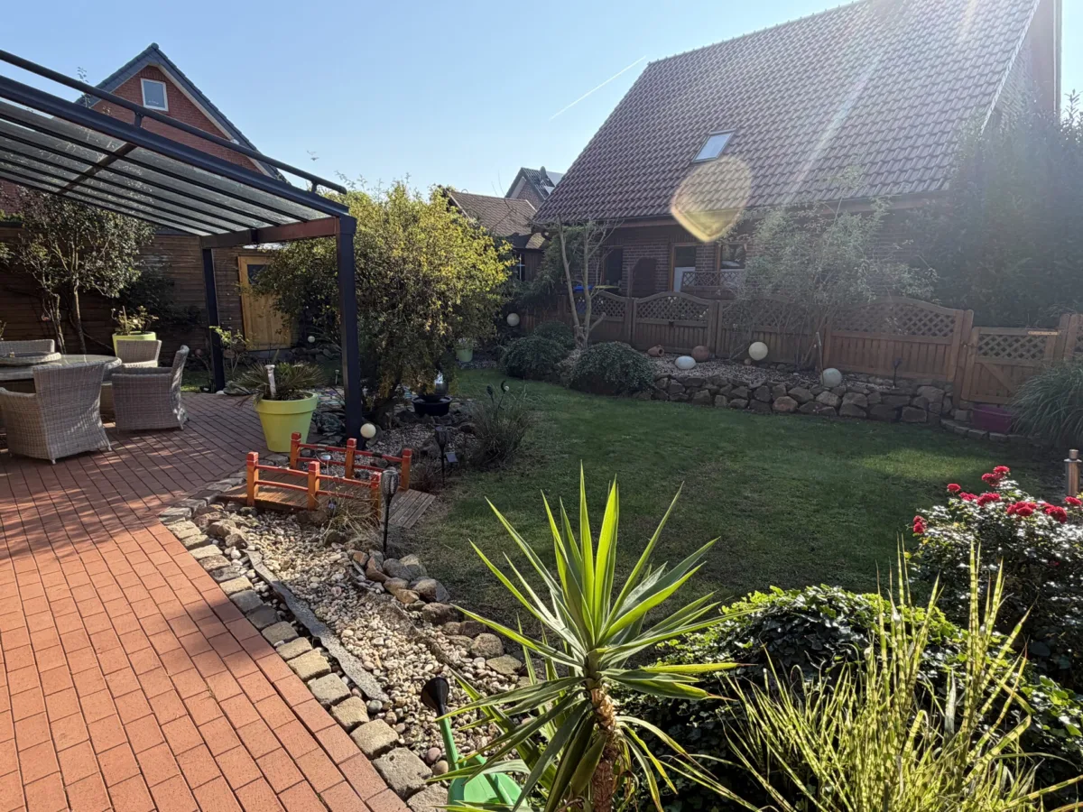 Blick in den liebevoll angelegten Garten