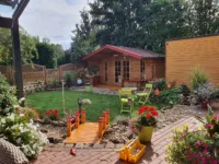 Im Gartenhaus sind gemütliche Stunden garantiert