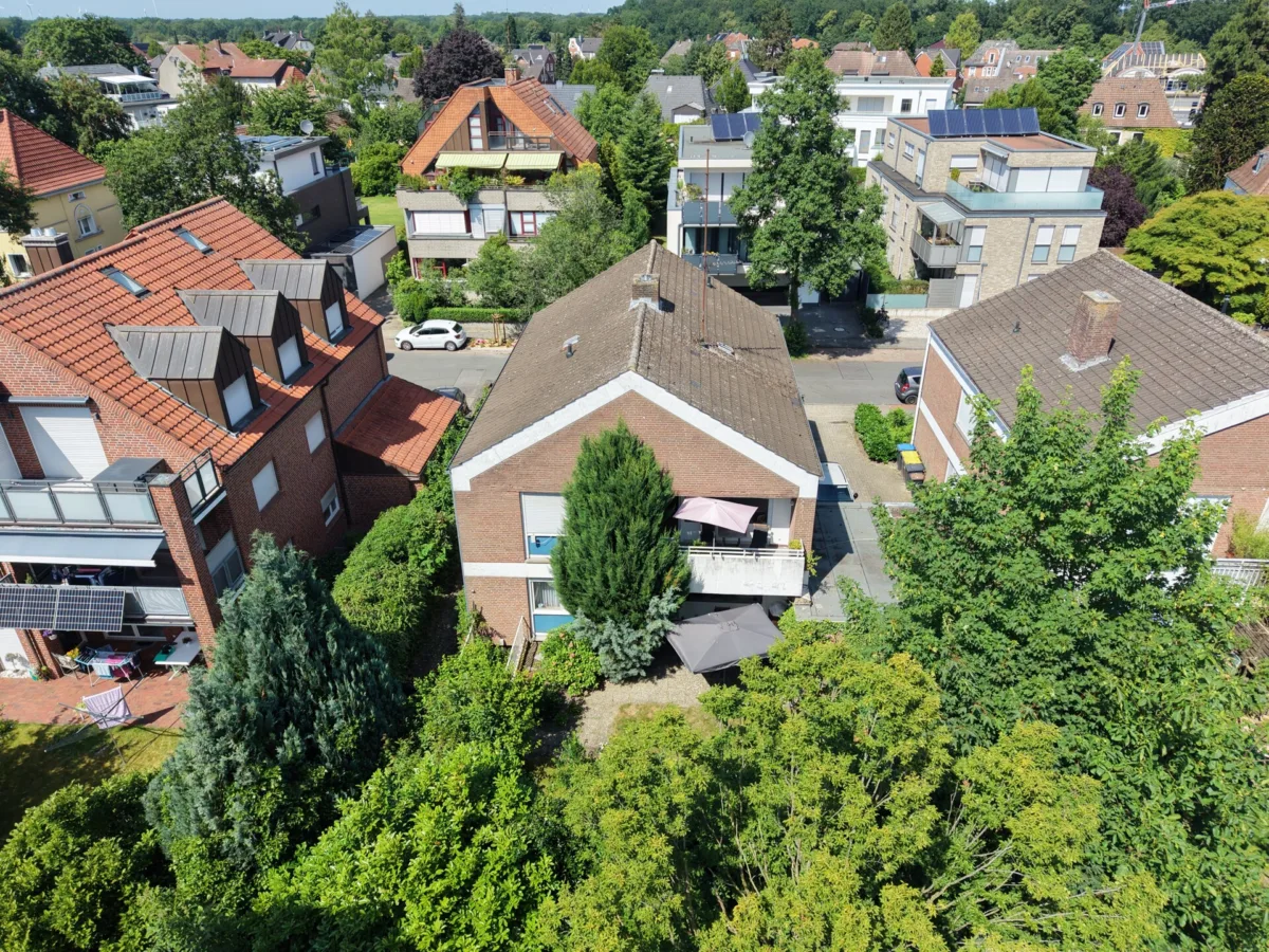 Grundstücksansicht aus West