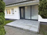 Hauseingangsbereich rechte DHH
