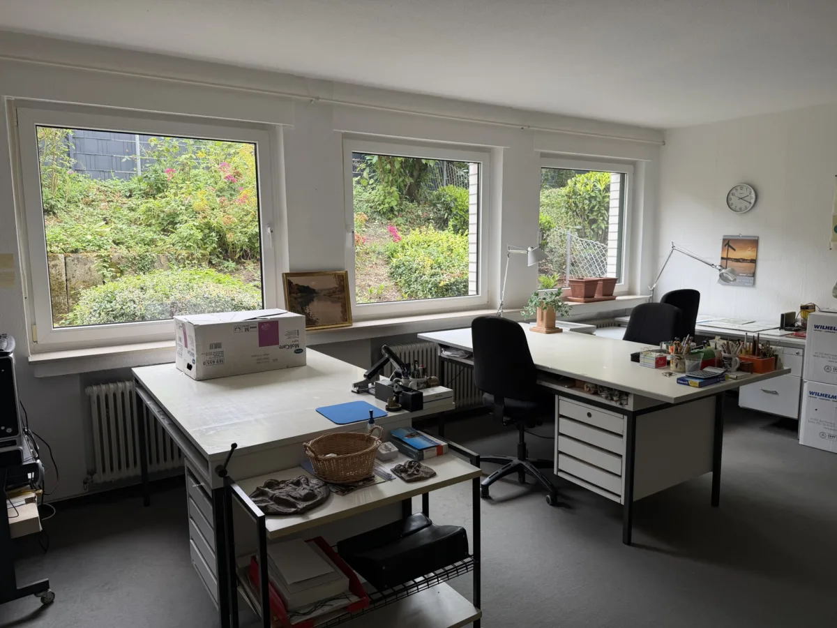 großes Büro im Souterrain