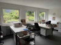 großes Büro im Souterrain