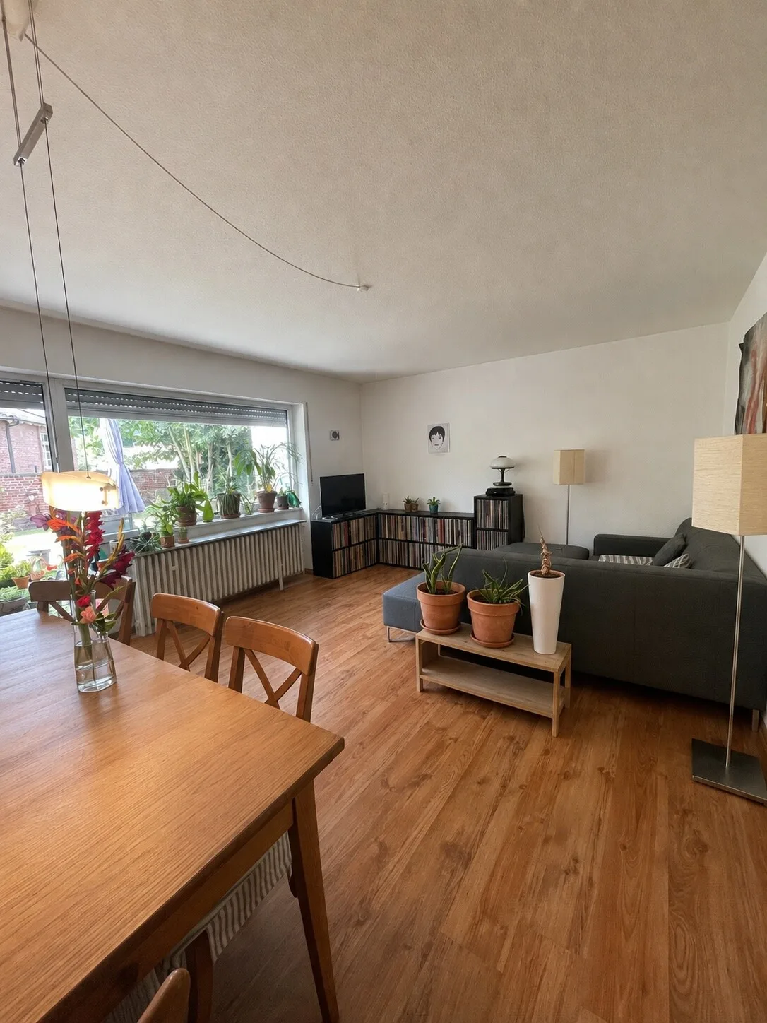 Wohnzimmer (KI bearbeitet)